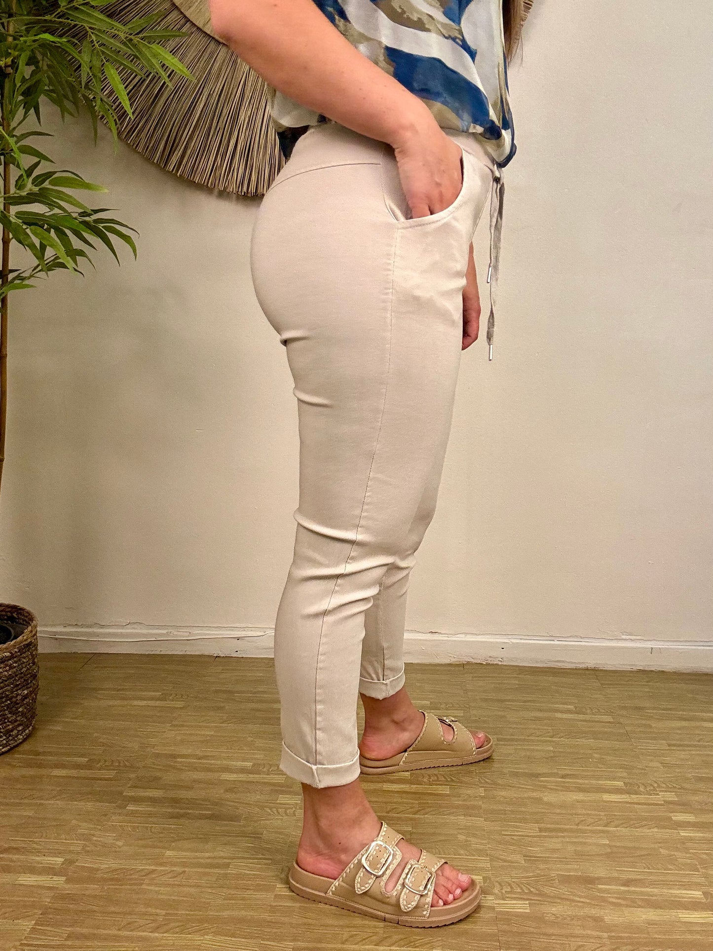 Magic Pants Regular Beige
