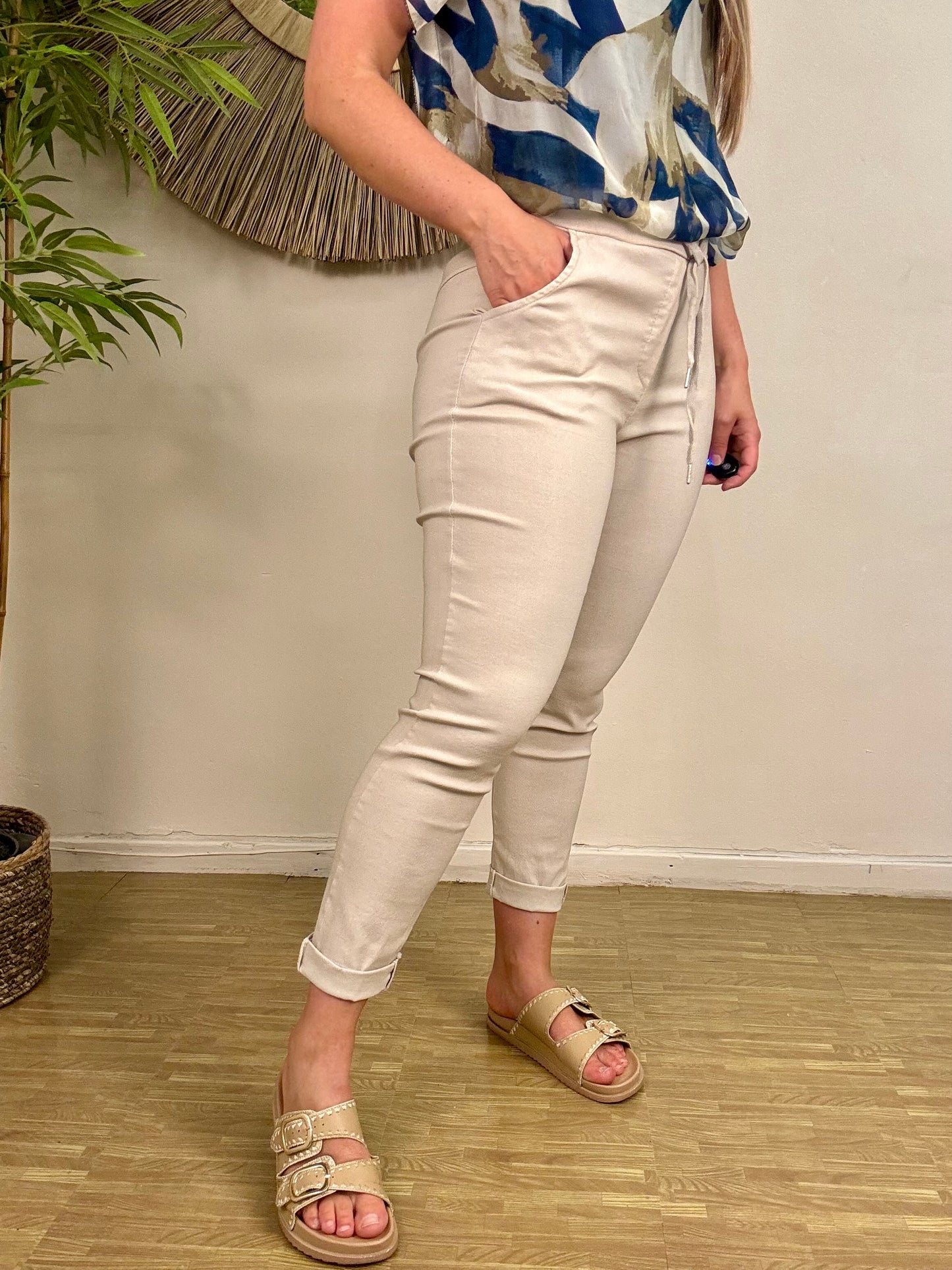 Magic Pants Regular Beige