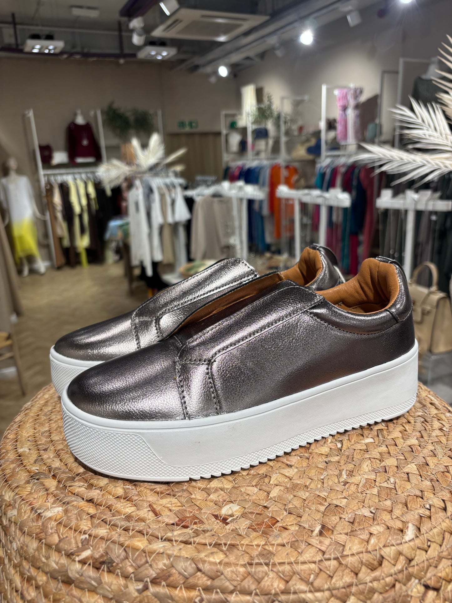 Rival Trainers Pewter
