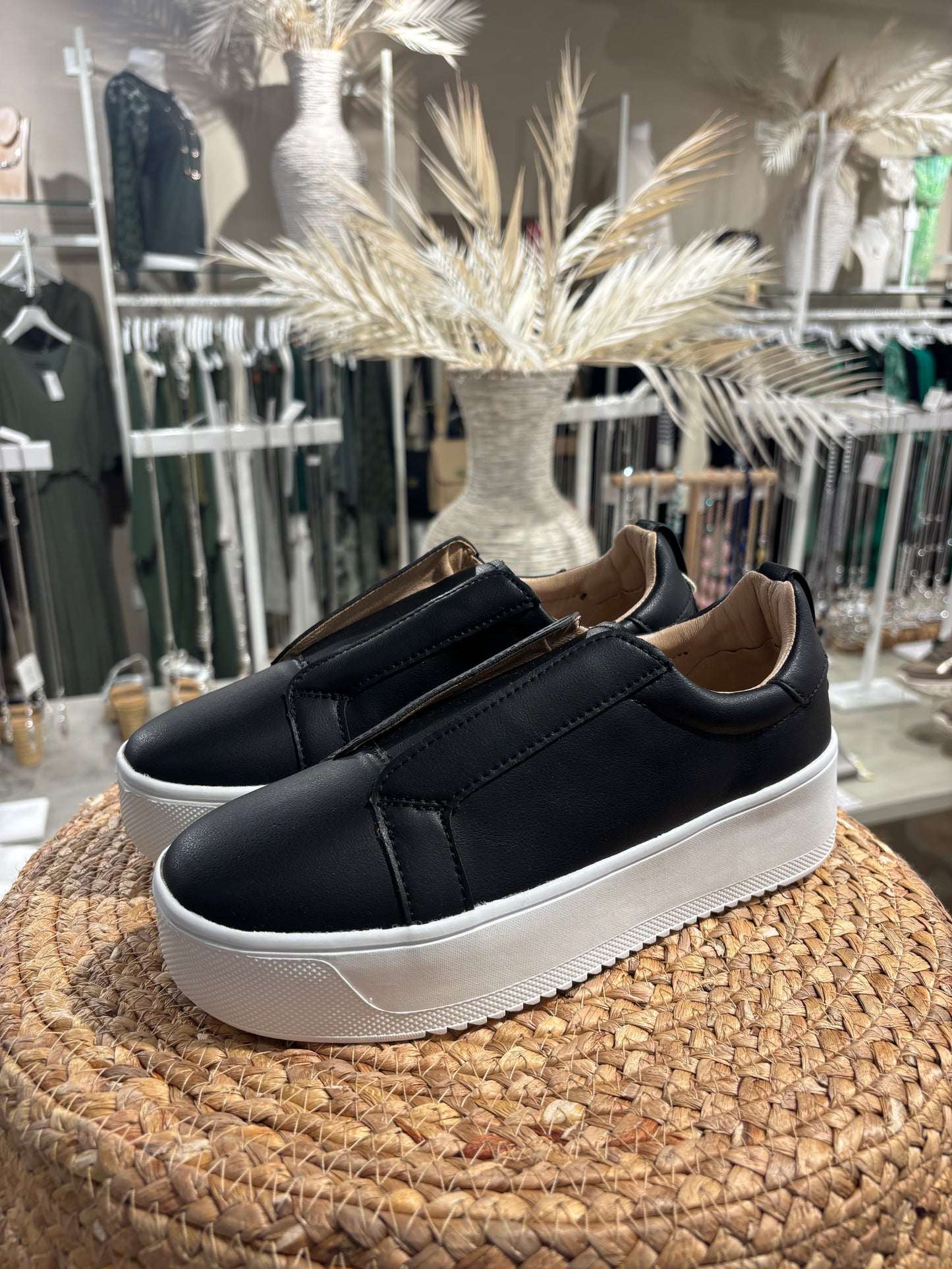 Riva Trainers Black