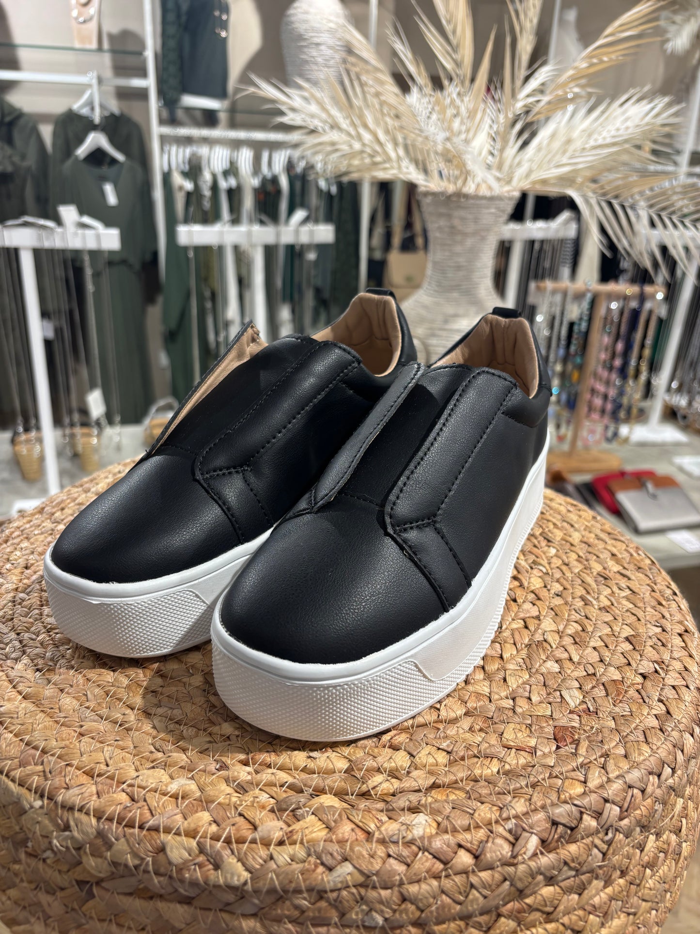 Riva Trainers Black